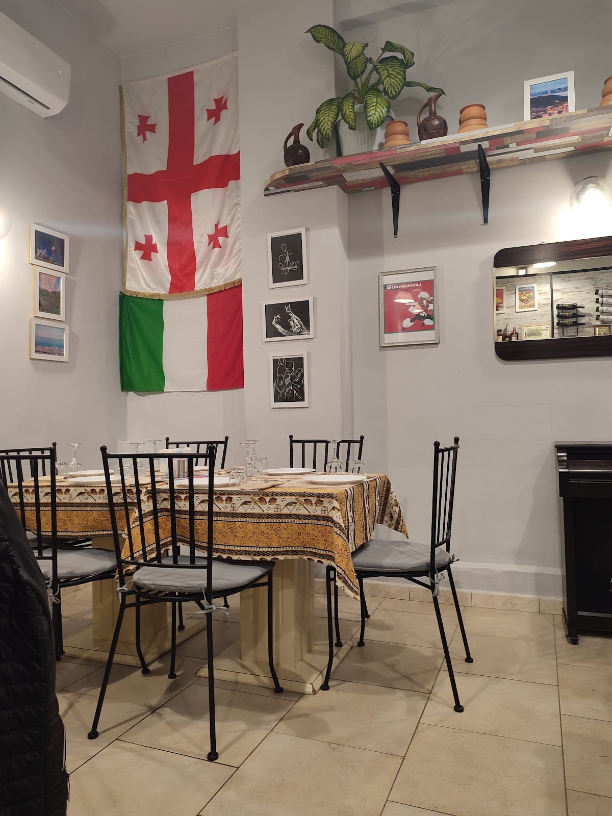 Bar Ristorante Georgiano Mada — ambiente